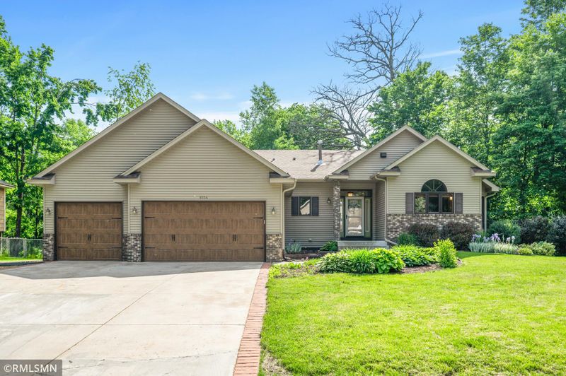 6554 Whitetail Trl, Hugo, MN 55038