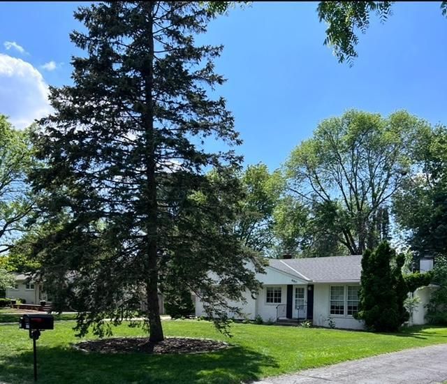 4057 Jay Ln, White Bear Lake, MN 55110