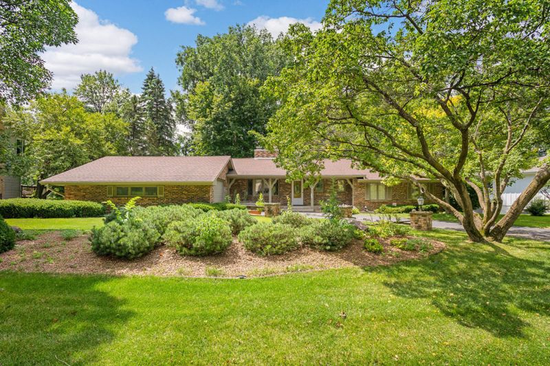 6317 Loch Moor Dr, Edina, MN 55439