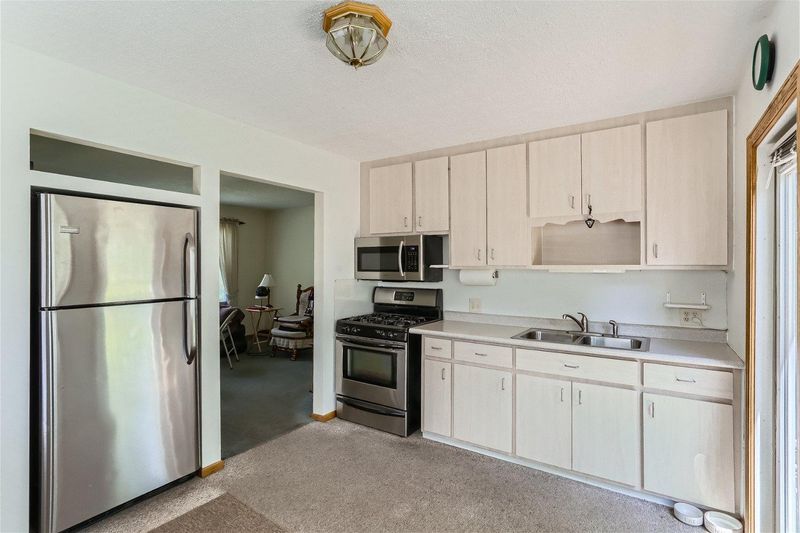 10 East Rd, Circle Pines, MN 55014