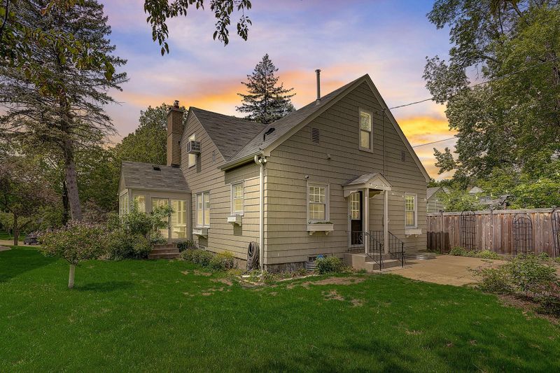 5421 Cumberland Rd, Minneapolis, MN 55410