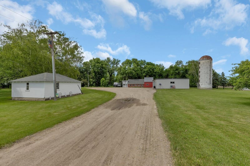 15000 195th Ave SE, Lake Lillian, MN 56253