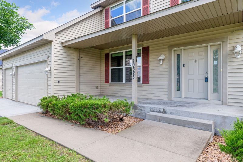19325 Harmony Ave, Rogers, MN 55374