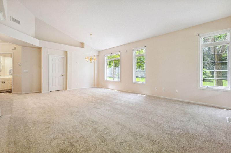8813 Compton Dr, Inver Grove Heights, MN 55076