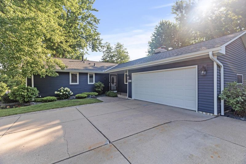11617 River Hills Dr, Burnsville, MN 55337