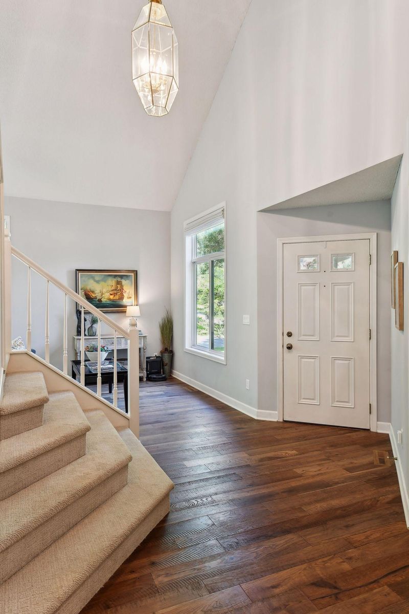 1447 Mcknight Cir, Victoria, MN 55386