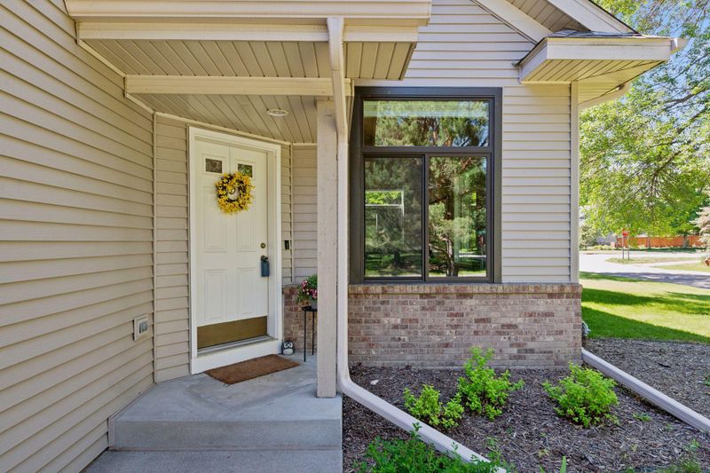 1447 Mcknight Cir, Victoria, MN 55386