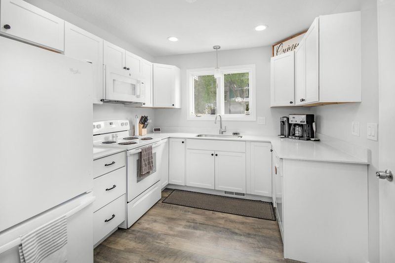 1729 Bluebill Dr, Eagan, MN 55122