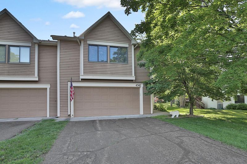 4342 Thornhill Ln, Vadnais Heights, MN 55127