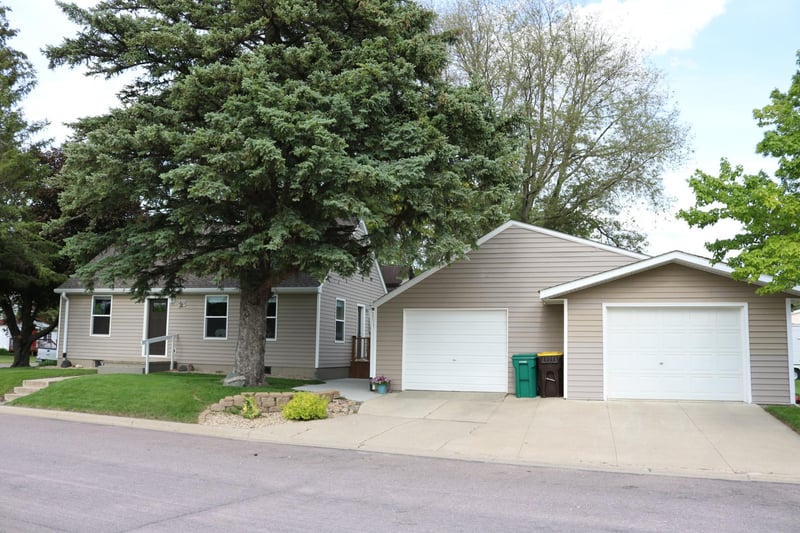 80 3rd Ave NW, Trimont, MN 56176