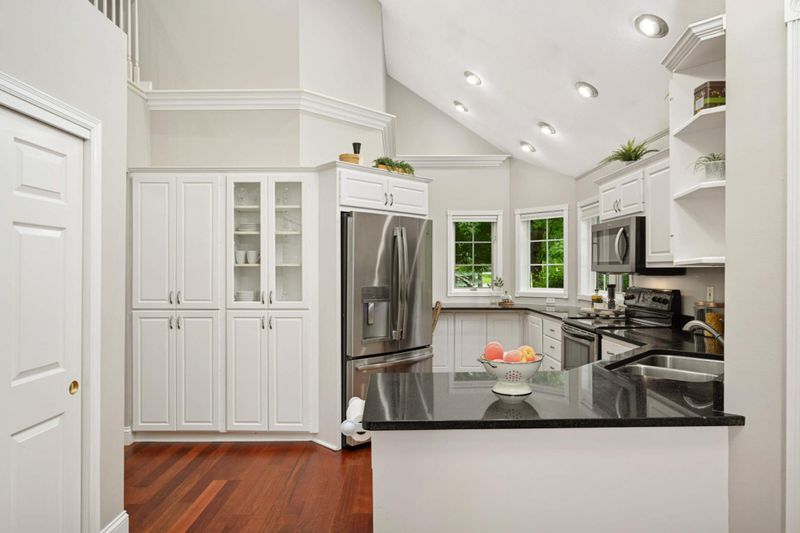 3376 Breconwood Cir, Wayzata, MN 55391