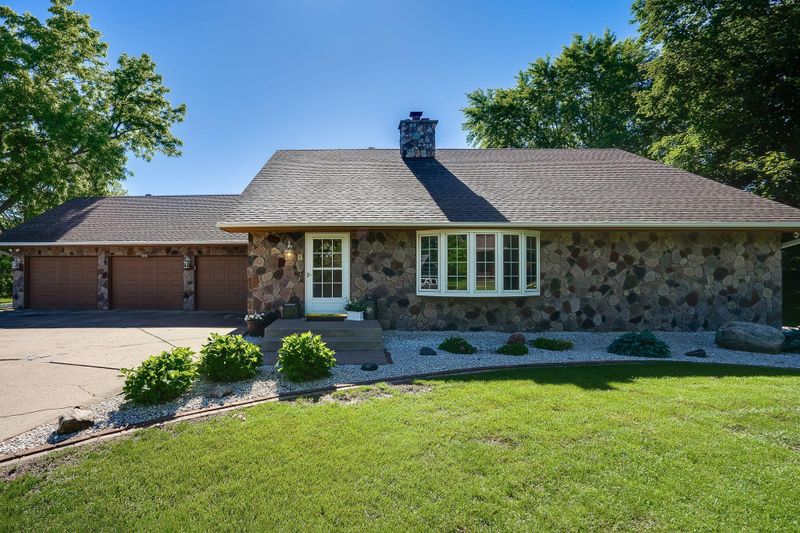 816 Belmont Ln E, Maplewood, MN 55117