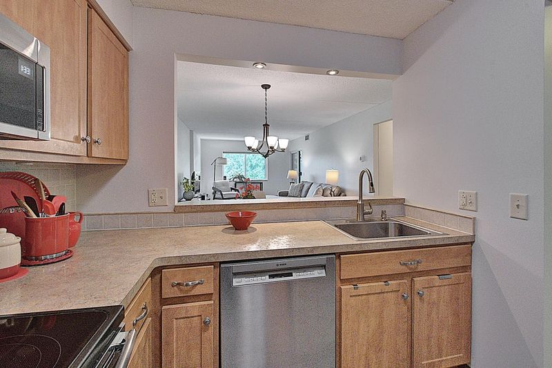 3300 Louisiana Ave S #424, Minneapolis, MN 55426