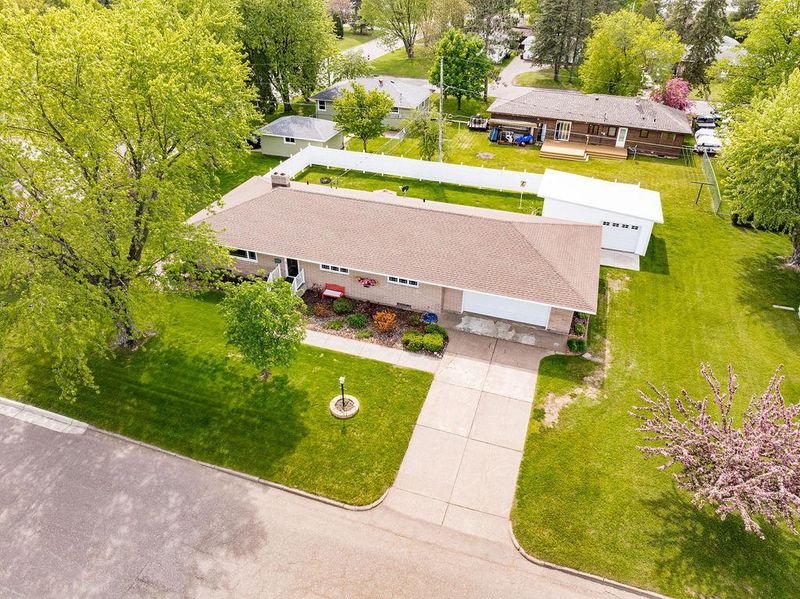 807 9th St, Cloquet, MN 55720