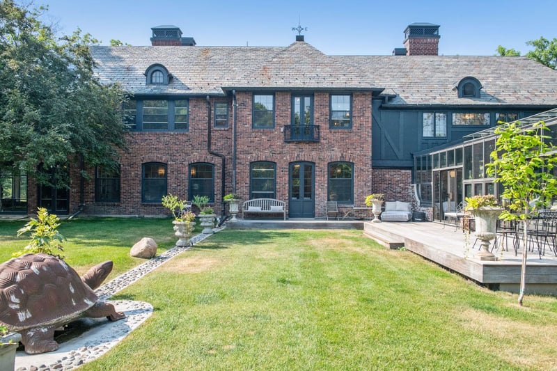 1570 Fox St, Wayzata, MN 55391