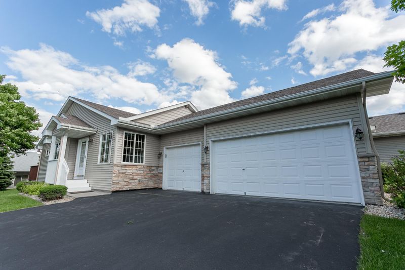 8556 Adair Cir N, Minneapolis, MN 55443