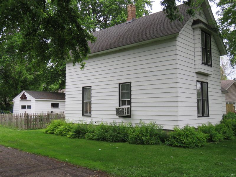 613 W 4th St, Monticello, MN 55362
