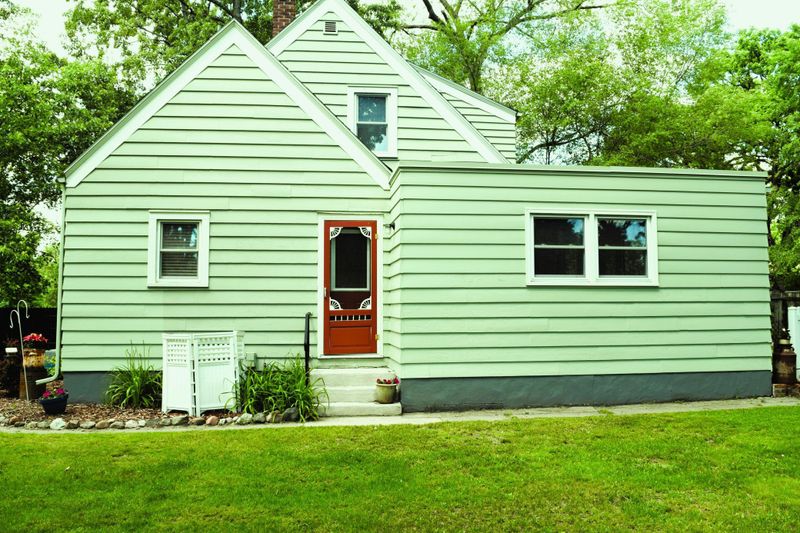 605 2nd St SE, Little Falls, MN 56345