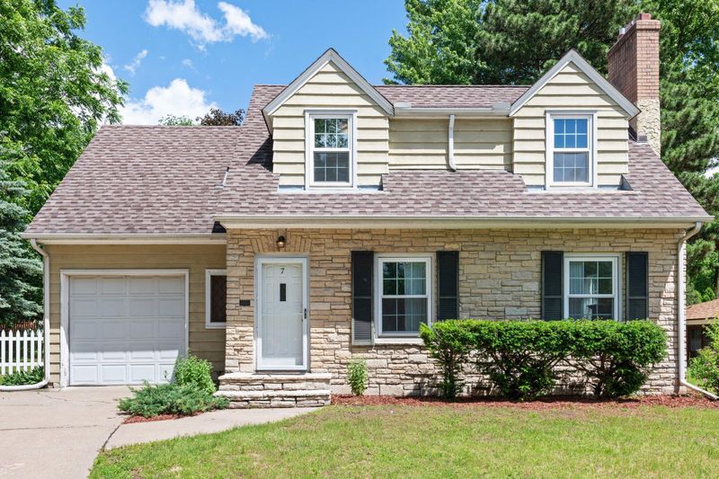 7 Edina Ct, Minneapolis, MN 55424