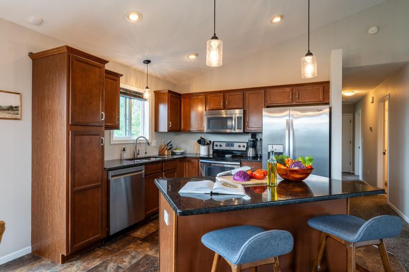 869 Golfview Ave, Zumbrota, MN 55992