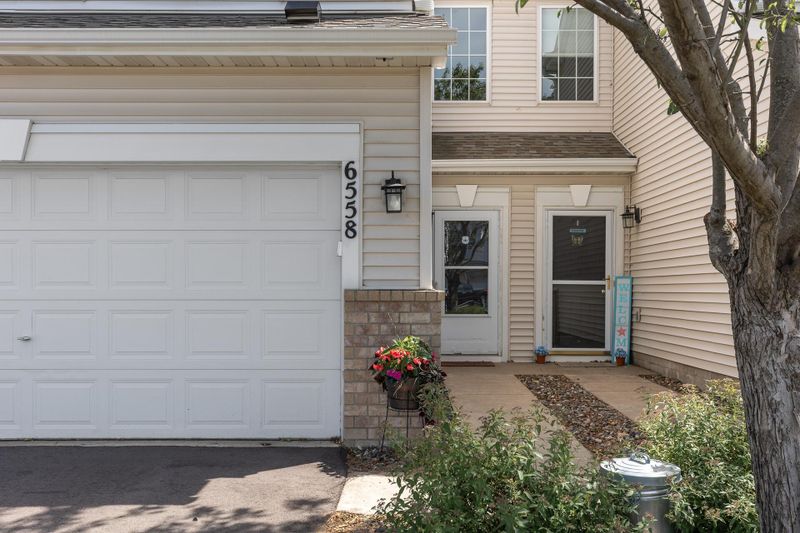 6558 154th St W #114, Apple Valley, MN 55124