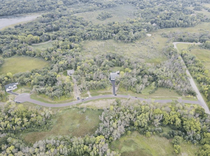 2 Sherwood Trl, North Oaks, MN 55127