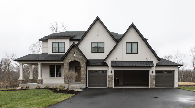 2 Sherwood Trl, North Oaks, MN 55127