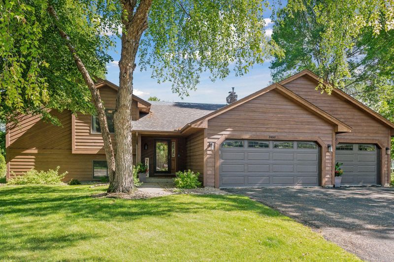8450 Ibis Ct, Chanhassen, MN 55317