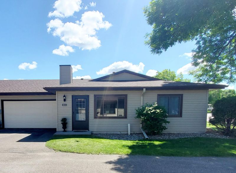 8644 S Maplebrook Cir, Brooklyn Park, MN 55445