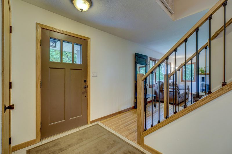 2255 Mcmenemy St, Little Canada, MN 55117