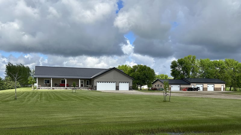 4277 28th St N, Moorhead, MN 56560