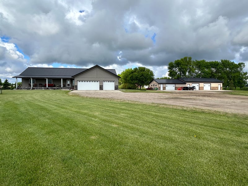 4277 28th St N, Moorhead, MN 56560