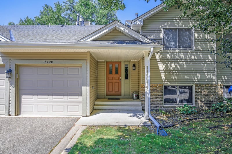 18416 Creeks Bend Dr #2, Minnetonka, MN 55345