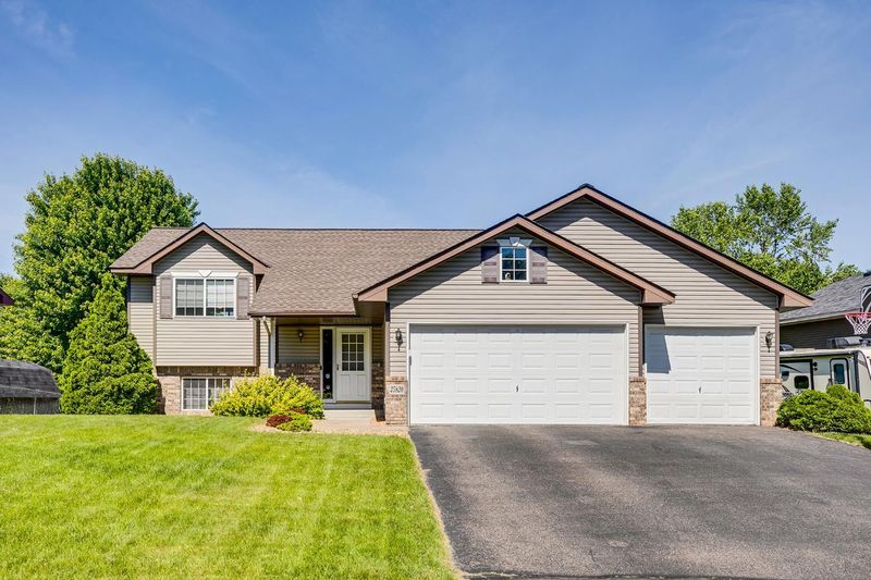 25820 Goldfinch Ave, Wyoming, MN 55092