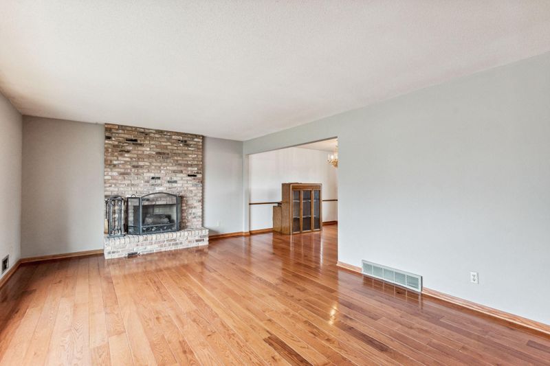 1385 Poppyseed Dr, New Brighton, MN 55112