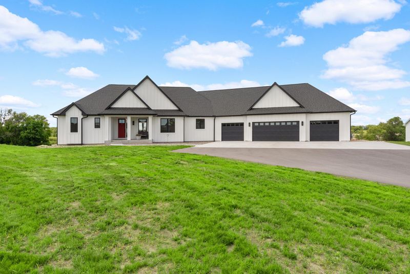 7688 Longview Ln, Prior Lake, MN 55372
