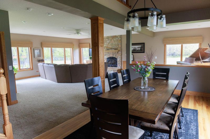 8963 Boiling Springs Ln, Shakopee, MN 55379
