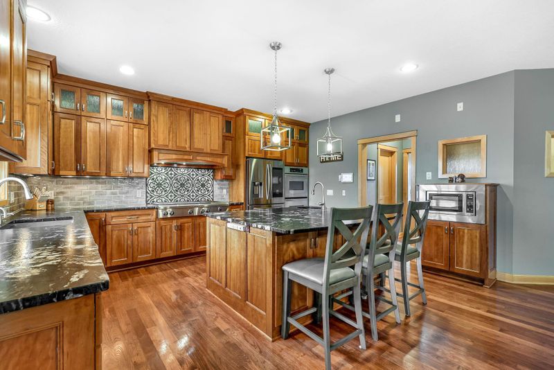 7548 236th St E, Lakeville, MN 55044
