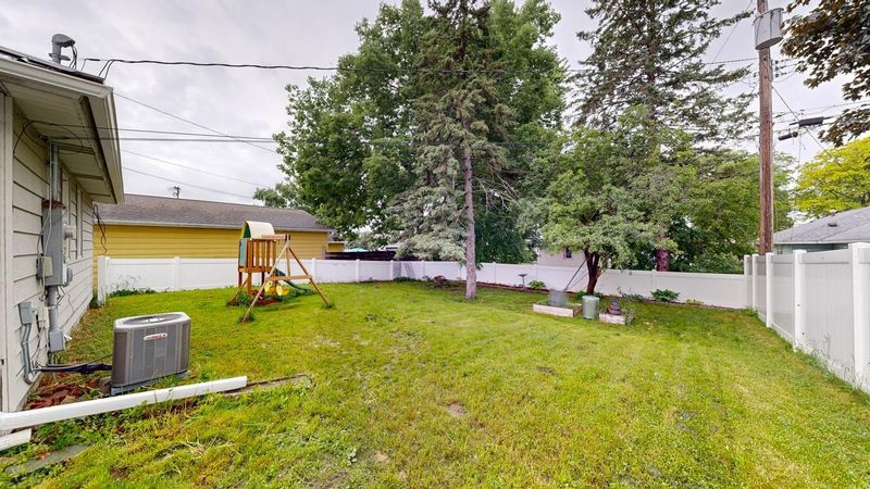 911 12th Ave NW, Rochester, MN 55901