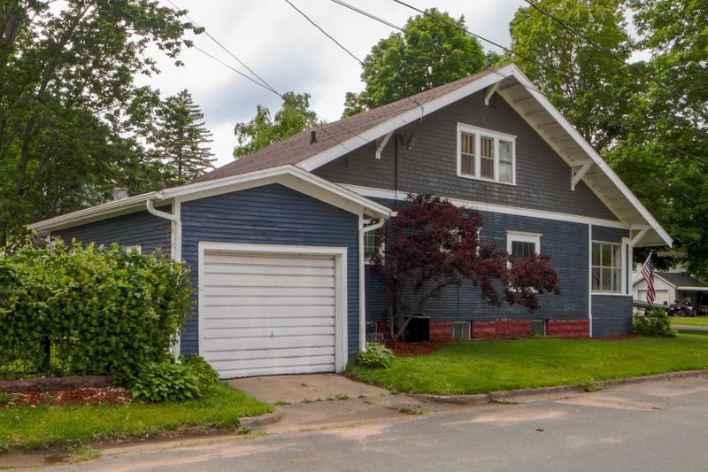 1035 Grove St, Cumberland, WI 54829
