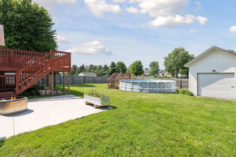 1016 Lacy Ln, Belle Plaine, MN 56011