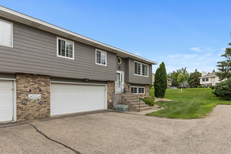 2306 Pond Ave E, Maplewood, MN 55119