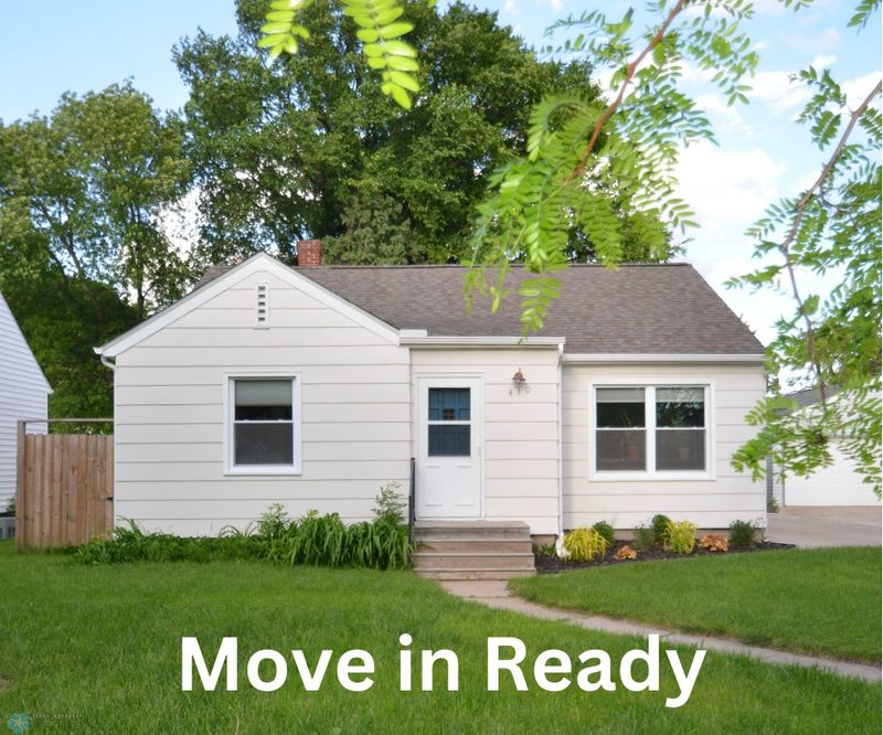 410 12th St N, Moorhead, MN 56560