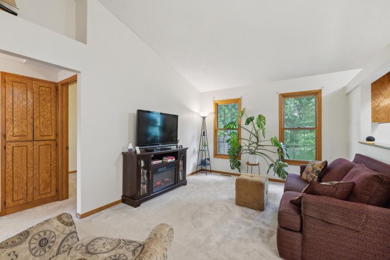 8071 Curtis Ln, Eden Prairie, MN 55347