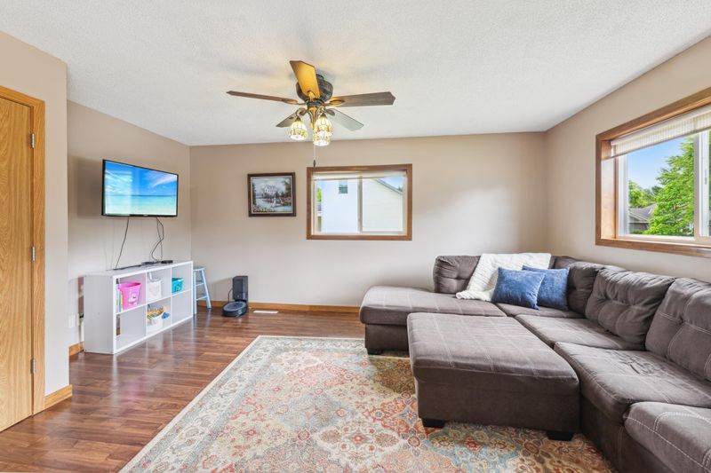 554 Merriman Dr, Delano, MN 55328