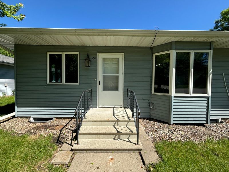 509 2nd Ave SE, Pelican Rapids, MN 56572