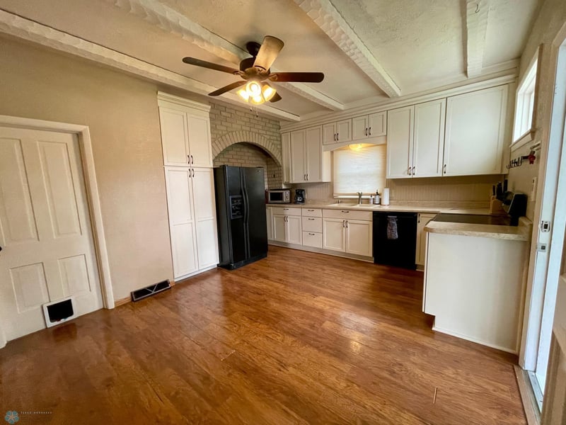 105 2nd St, Shelly, MN 56581