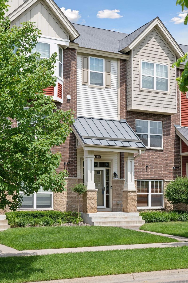 11935 Emery Village Dr N, Champlin, MN 55316