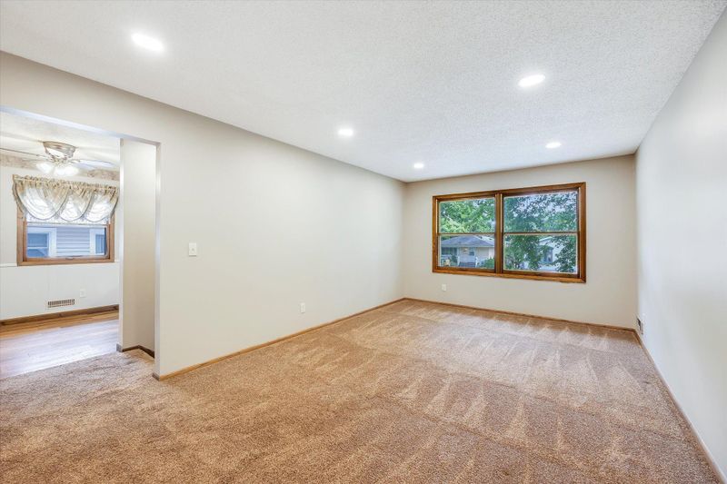 2712 Blackstone Ave, Saint Louis Park, MN 55416