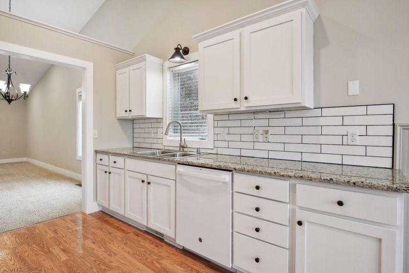 8584 Powers Pl, Chanhassen, MN 55317